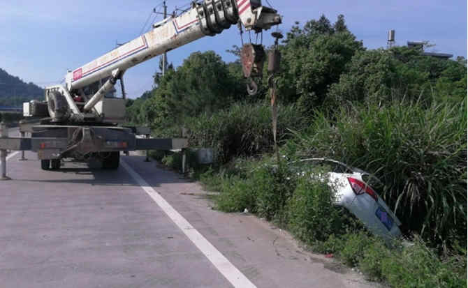 白云鄂博矿区重载吊车救援